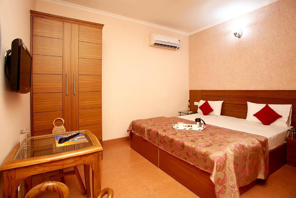 Room image 4